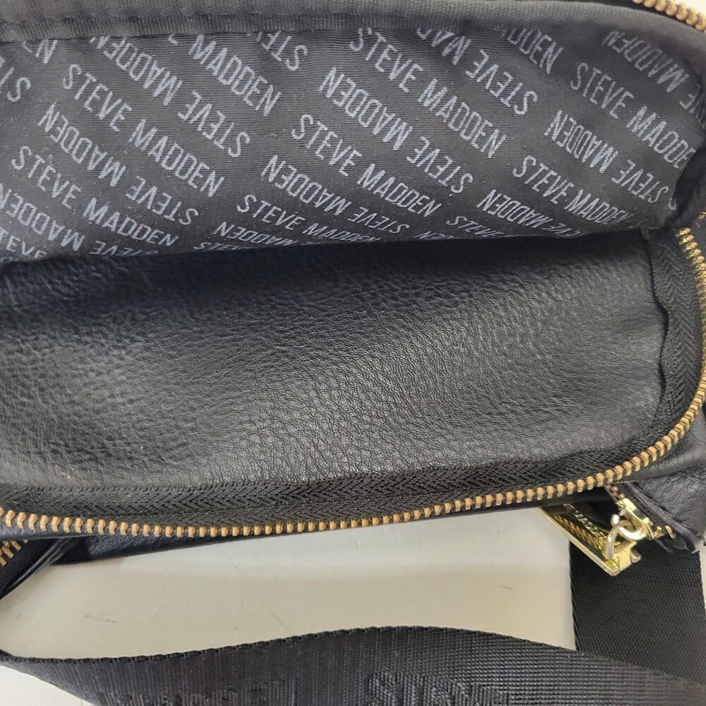 Steve Madden Black Crossbody Shoulder Bag Adjustable Strap Gold Accents - Picture 3 of 6